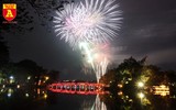 Hà Nội rực rỡ pháo hoa trong thời khắc giao thừa